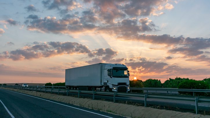 Jakie są różnice pomiędzy systemem viaTOLL i systemem e-TOLL