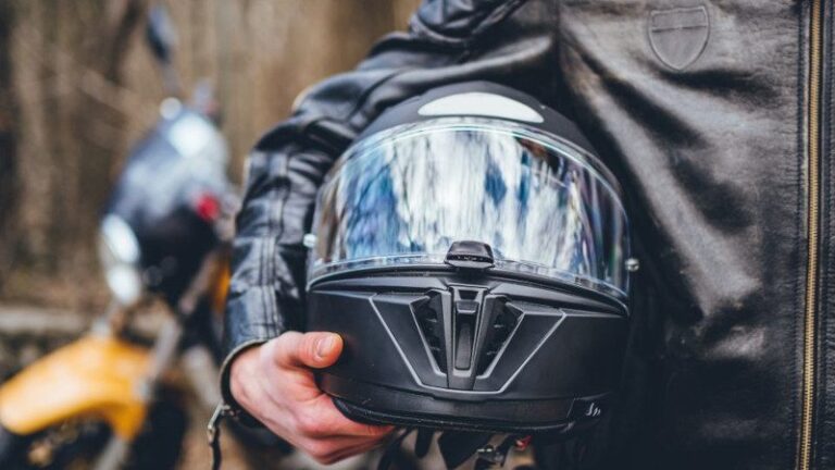 O czym musisz pamiętać przy wyborze lokalizatora motocyklowego|gps do motocykla