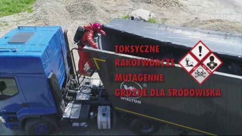 Niebezpieczne odpady w kontenerze