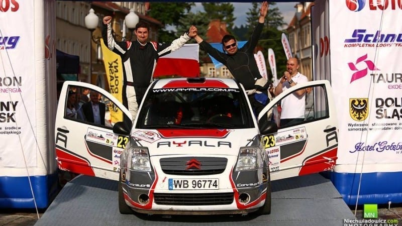 Zwycięstwo w rajdzie, radość zespołu.