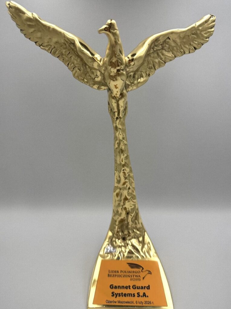 Złota statuetka w kształcie ptaka